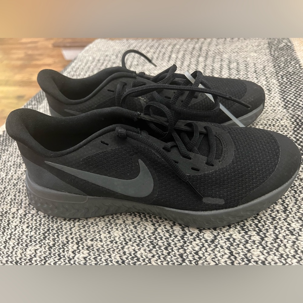 NIKE running sneakers new without box